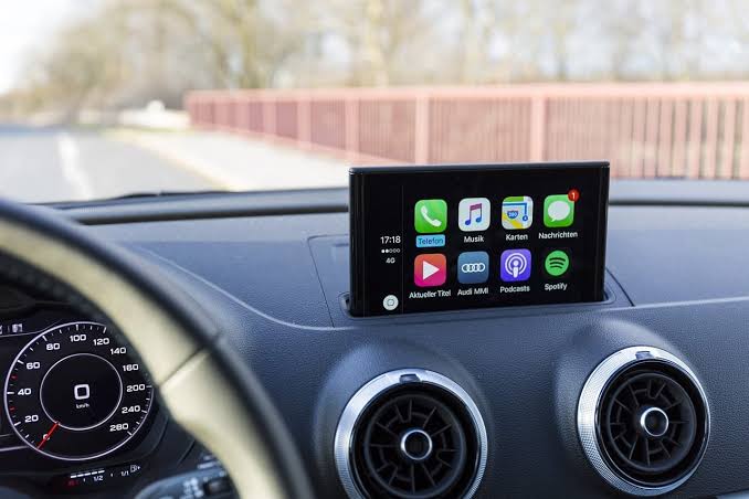CarPlay & Voice Assist in Dubai, Apple CarPlay and voice assist Dubai - CarPlay running on a car screen at The Car Dr's